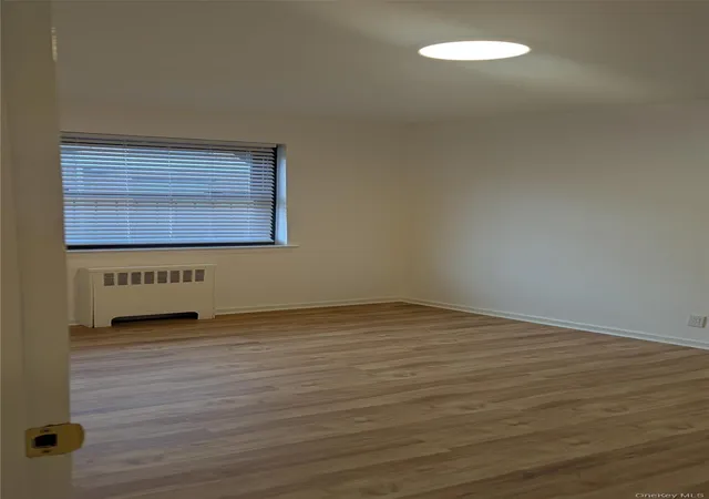 4th image of 4 West Mill Dr #2F, North Hempstead, NY 11021 | MLS# 1023357
