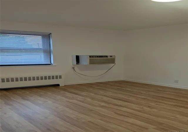 10th image of 4 West Mill Dr #2F, North Hempstead, NY 11021 | MLS# 1023357