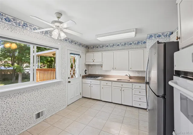 4th image of 259 Burr Rd, Huntington, NY 11731 | MLS# 1023359