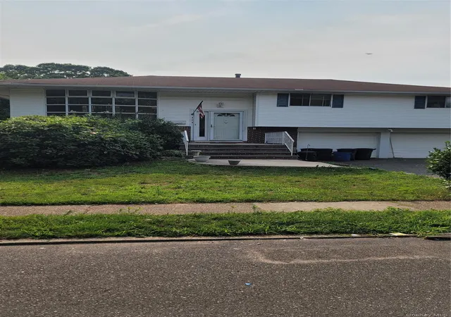 Photo 1 of Sale Pending at 124 Wright Ave, Babylon, NY 11729 | MLS# 1023360 | Listing updated on 2026-08-20