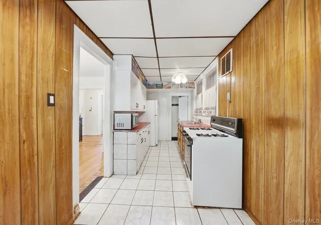 Photo 4 of Single family home for sale at 5633 Post Rd, New York, NY 10471 | MLS# 1023363 | Listing updated on 2026-10-08