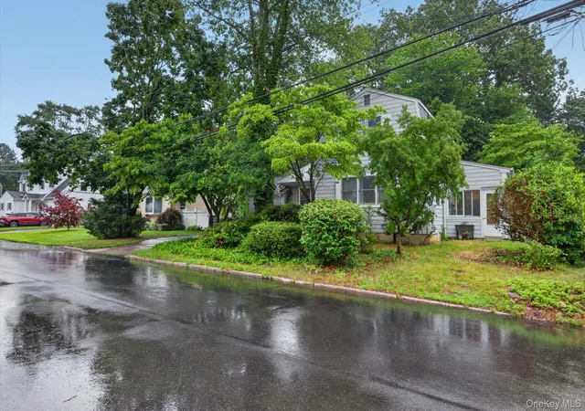 Homes for sale in Huntington, NY | 12 West Haven Dr, Huntington, NY 11731 | MLS# 1023371