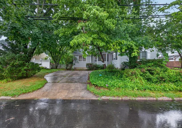 Photo 3 of Single family home for sale at 12 W Haven Dr, Huntington, NY 11731 | MLS# 1023371 | Listing updated on 2026-10-02
