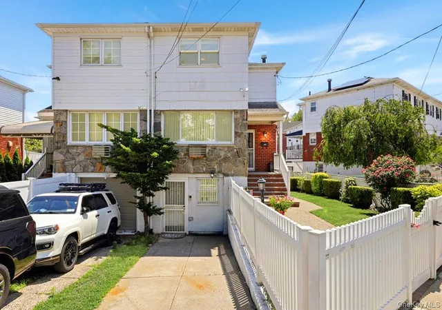 3rd image of 3132 Ampere Ave, Bronx, NY 10465 | MLS# 1023372