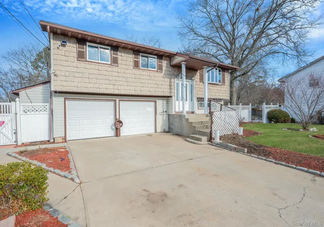 3rd image of 105 Ames St, Islip, NY 11717 | MLS# 1023382