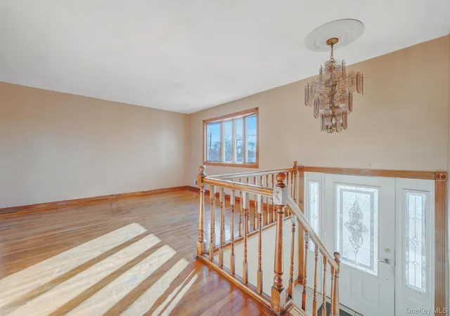 5th image of 105 Ames St, Islip, NY 11717 | MLS# 1023382