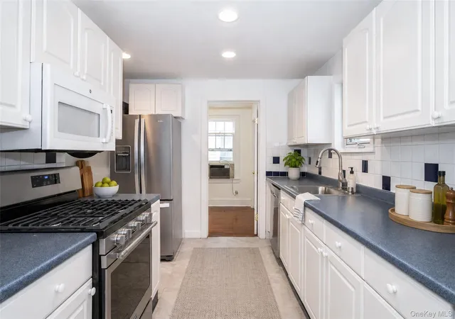 2nd image of 177 Terrace St, Bronx, NY 10464 | MLS# 1023397