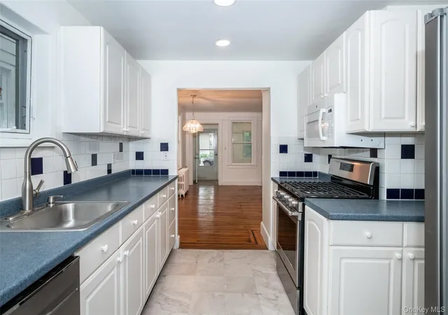 4th image of 177 Terrace St, Bronx, NY 10464 | MLS# 1023397