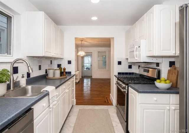 5th image of 177 Terrace St, Bronx, NY 10464 | MLS# 1023397
