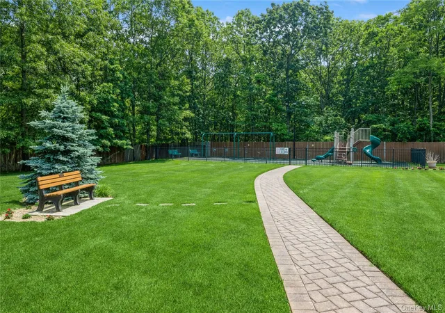 2nd image of 460 Old Town Rd, Brookhaven, NY 11776