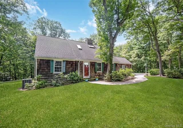 3rd image of 8 Arosa Ct, Greenlawn, NY 11740 | MLS# 1023420
