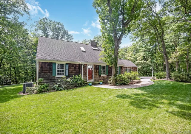 4th image of 8 Arosa Ct, Greenlawn, NY 11740 | MLS# 1023420