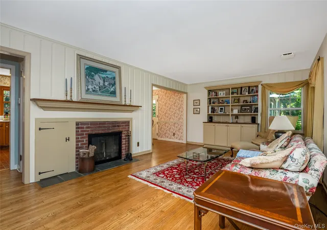 5th image of 8 Arosa Ct, Greenlawn, NY 11740 | MLS# 1023420