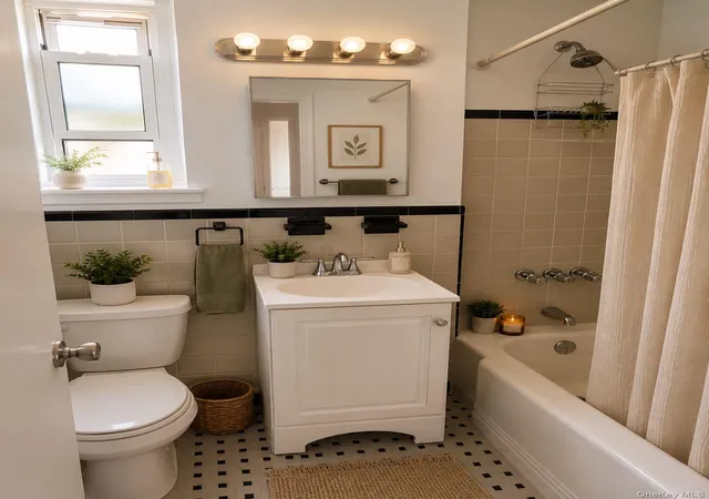3rd image of 30-11 Parsons Blvd #2U, New York, NY 11354 | MLS# 1023427