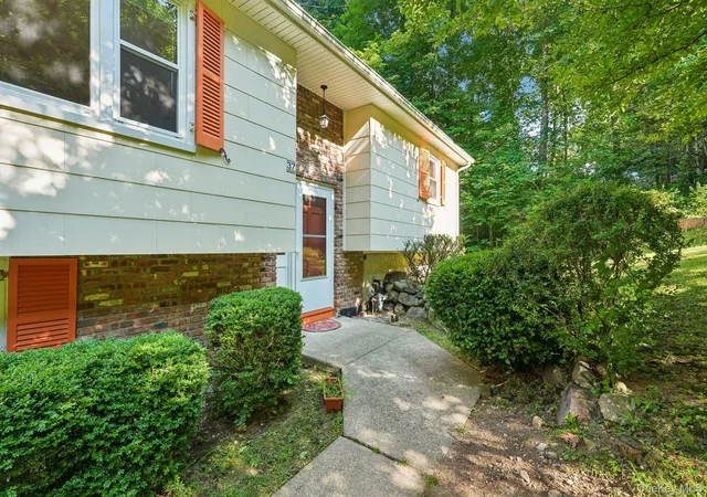 Photo 4 of Single family home for sale at 37 Nursery Rd, Tuxedo Park, NY 10987 | MLS# 1023454 | Listing updated on 2026-09-01