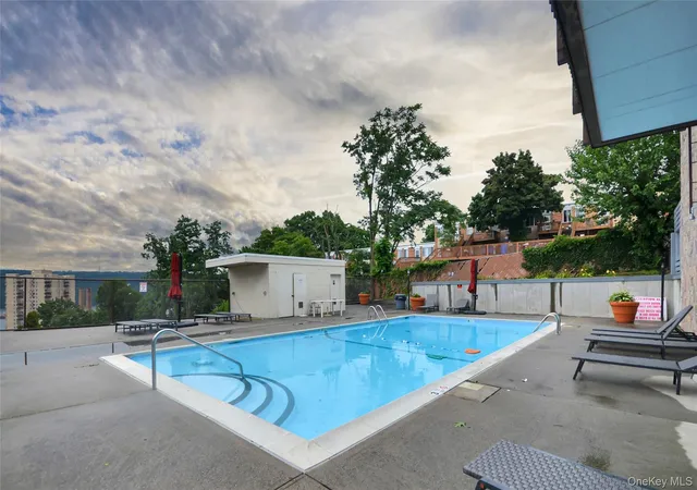 2nd image of 397 N Broadway, Yonkers, NY 10701