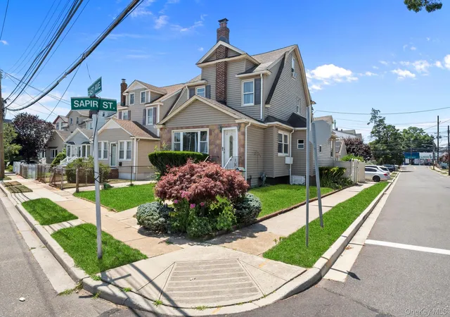 2nd image of 40 East Ave, Valley Stream, NY 11580 | MLS# 1023461
