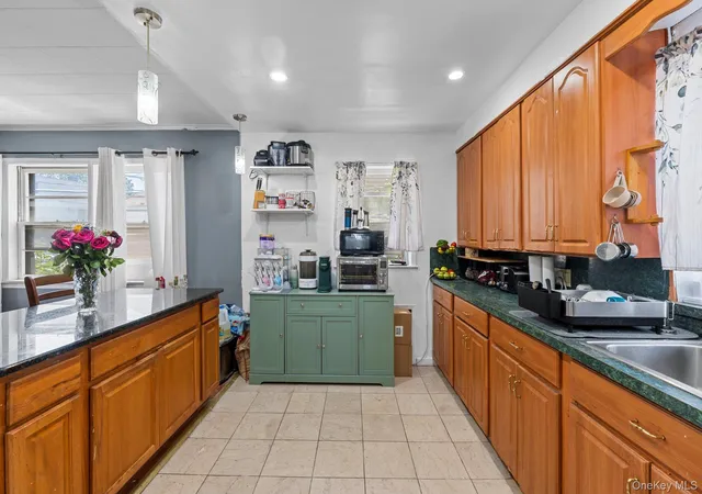 Photo 3 of Single family home for sale at 40 East Ave, Valley Stream, NY 11580 | MLS# 1023461 | Listing updated on 2026-08-29
