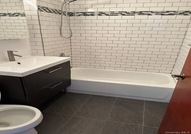 2nd image of 2580 38th St, Astoria, NY 11103
