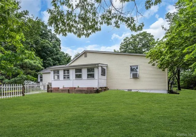 29th image of 26 Woodland St, Islip, NY 11779 | MLS# 1023466