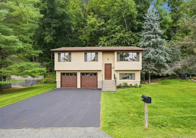 1st image of 107 Sutton Park Rd, Poughkeepsie (town), NY 12603 | MLS# 1023468