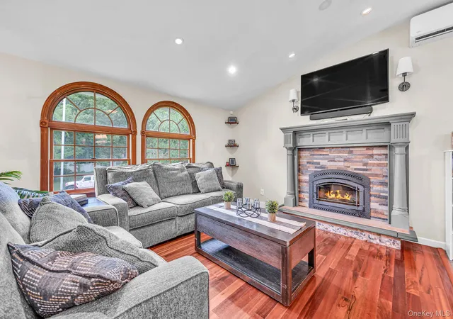 4th image of 6 Mayflower Ln, Brookhaven, NY 11733 | MLS# 1023469