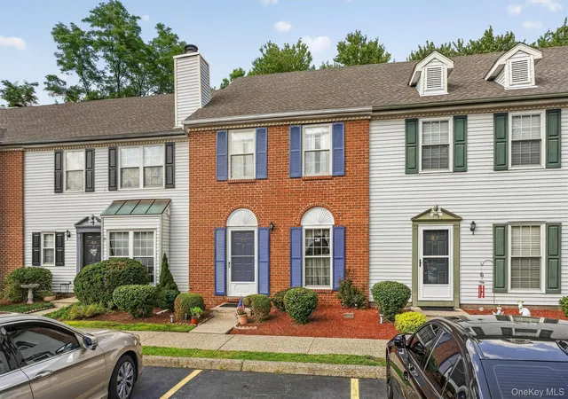 Listing Photo 4 - Condo for sale in building located at 65 Yorkshire Ter, Washingtonville, NY 10992