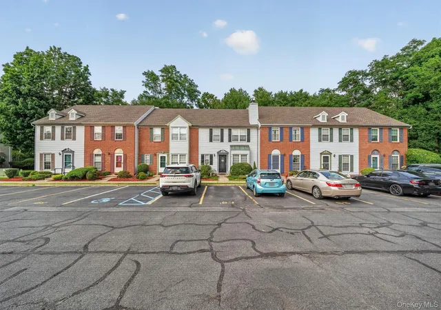 Listing Photo 5 - Condo for sale in building located at 65 Yorkshire Ter, Washingtonville, NY 10992