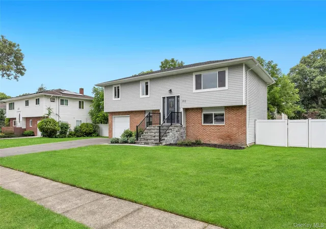 3rd image of 192 N 21St St, Wheatley Heights, NY 11798 | MLS# 1023479