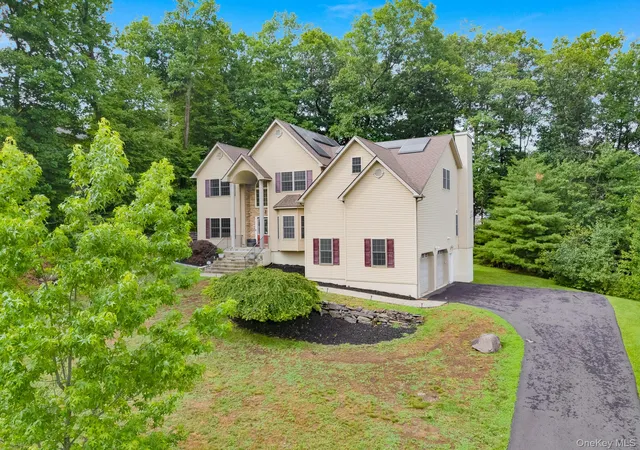 Homes for sale in Woodbury, NY | 5 Sherwood Ct, Woodbury, NY 10930 | MLS# 1023481