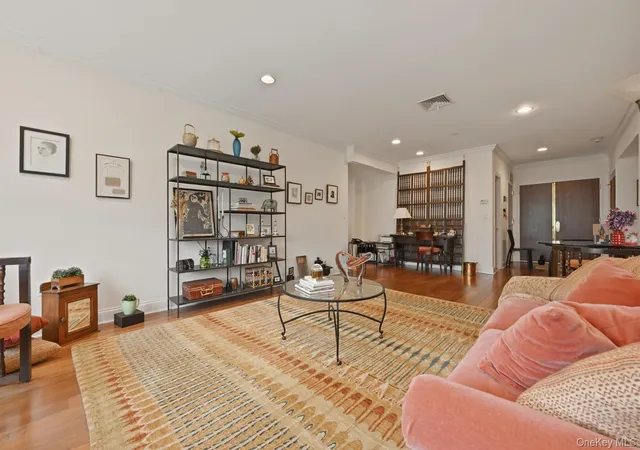 Photo 3 of Condo for sale at 171 Great Neck Rd #3H, Great Neck, NY 11021 | MLS# 1023483 | Listing updated on 2026-09-28
