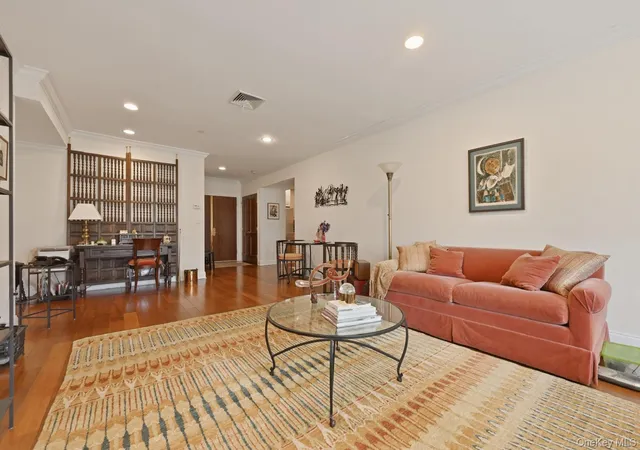 Photo 4 of Condo for sale at 171 Great Neck Rd #3H, Great Neck, NY 11021 | MLS# 1023483 | Listing updated on 2026-09-28