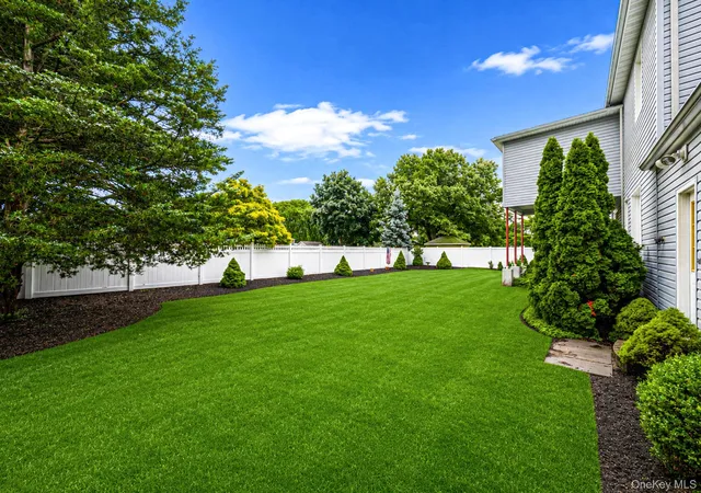 33rd image of 527 Milligan Ln, Islip, NY 11795 | MLS# 1023489