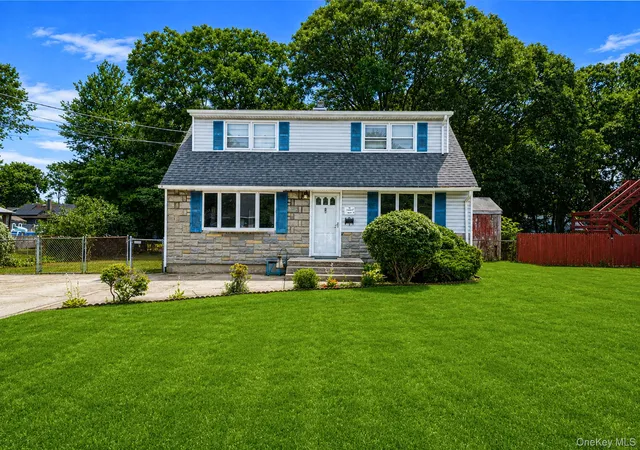 2nd image of 146 Dawn Dr, Brookhaven, NY 11720 | MLS# 1023515