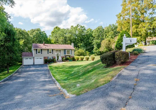 Photo 3 of Sale Pending at 5 North Ct, Carmel, NY 10541 | MLS# 1023517 | Listing updated on 2026-08-21