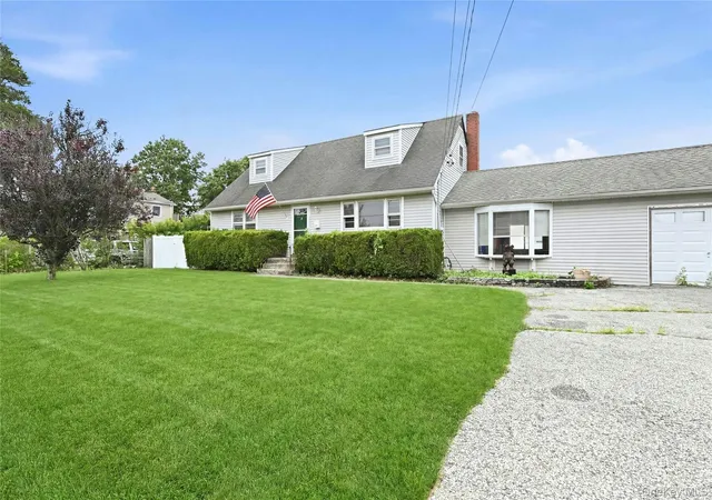 Homes for sale in Babylon, NY | 110 Oak St, Babylon, NY 11729 | MLS# 1023538