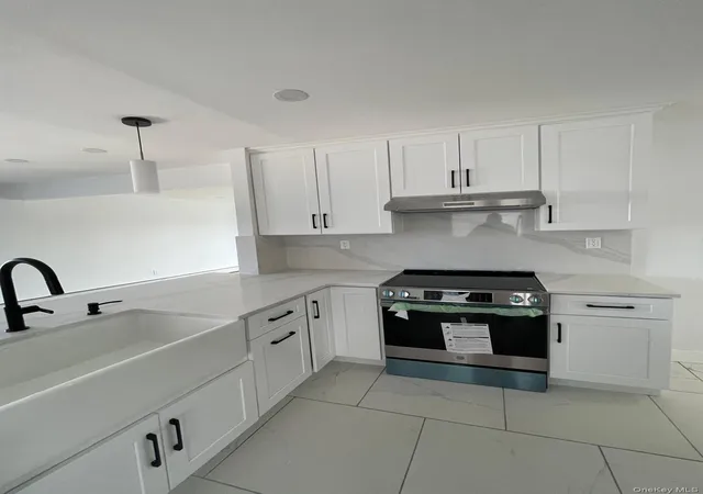 4th image of 341 Green Ct, Hempstead, NY 11572 | MLS# 1023541
