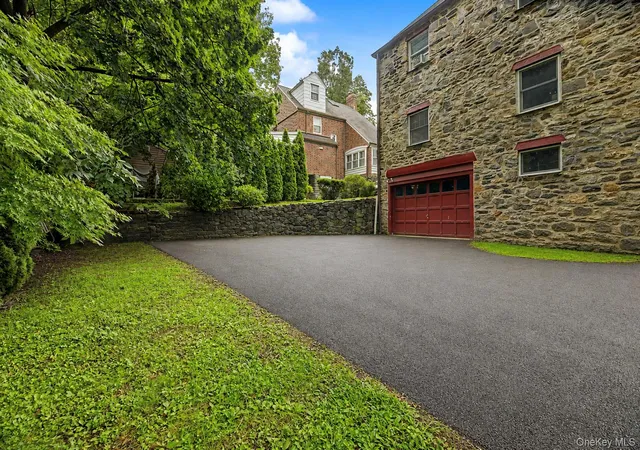 4th image of 37 Lansdowne Dr, Mamaroneck, NY 10538 | MLS# 1023567
