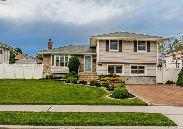 37th image of 27 Nottinghill Dr, Massapequa, NY 11758 | MLS# 1023578