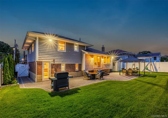 Photo 4 of Sale Pending at 27 Nottinghill Dr, Massapequa, NY 11758 | MLS# 1023578 | Listing updated on 2026-07-25