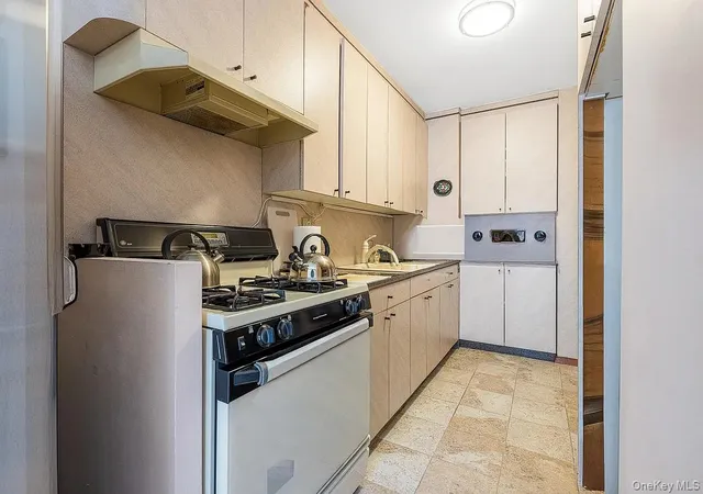 Photo 4 of Sale Pending at 2925 W 5th Street #6E, Brooklyn, NY 11224 | MLS# 1023580 | Listing updated on 2026-09-15