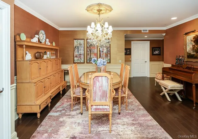 Photo 4 of Sale Pending at 100 Harborview Dr #301, North Hempstead, NY 11050 | MLS# 1023581 | Listing updated on 2026-08-25