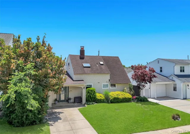 4th image of 266 Duckpond Dr S, Hempstead, NY 11793 | MLS# 1023584