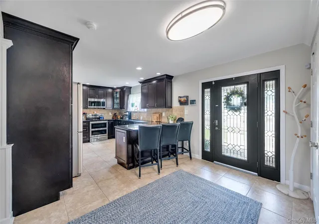5th image of 266 Duckpond Dr S, Hempstead, NY 11793 | MLS# 1023584