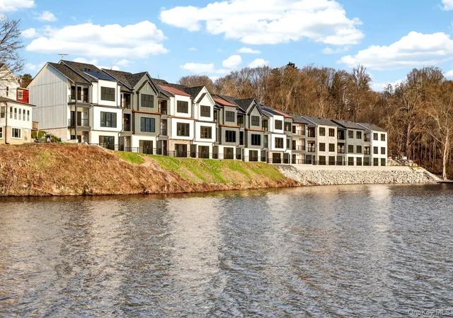 2nd image of 2 Icehouse Dr, Saugerties, NY 12477 | MLS# 1023588
