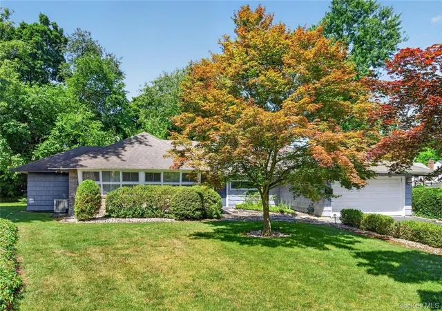 Photo 1 of Sale Pending at 26 Oaks Hunt Rd, North Hempstead, NY 11020 | MLS# 1023591 | Listing updated on 2026-08-25