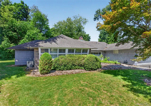 Photo 2 of Sale Pending at 26 Oaks Hunt Rd, North Hempstead, NY 11020 | MLS# 1023591 | Listing updated on 2026-08-25