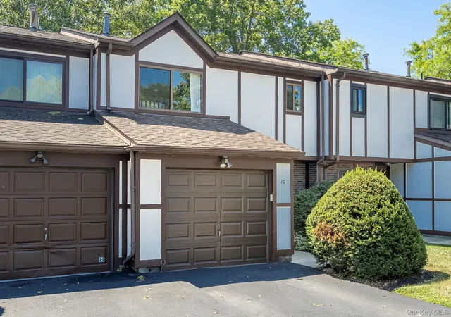 2nd image of 12 Amber Ct, Poughkeepsie, NY 12603 | MLS# 1023604