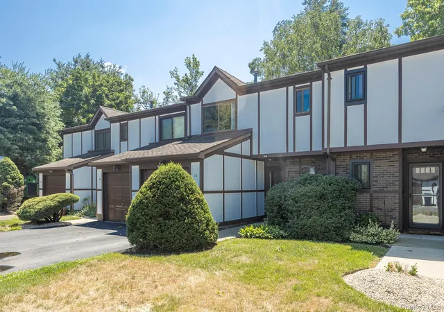 3rd image of 12 Amber Ct, Poughkeepsie, NY 12603 | MLS# 1023604
