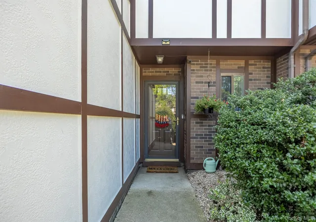 4th image of 12 Amber Ct, Poughkeepsie, NY 12603 | MLS# 1023604